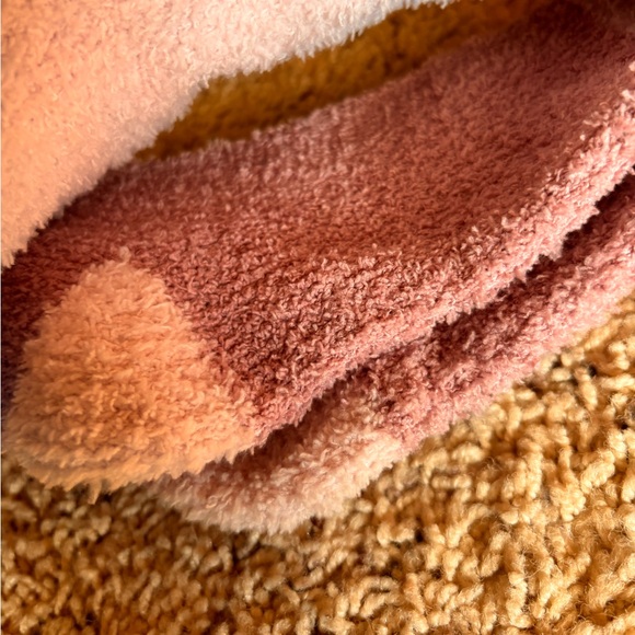 2/$20 - 3 pairs of cozy socks - Picture 5 of 6